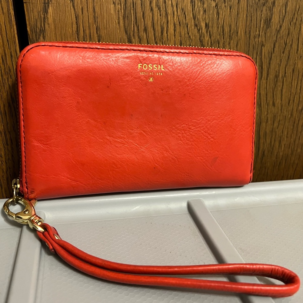 Fossil wristlet